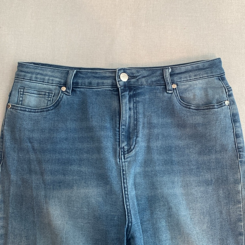 bebe • High Waist Skinny Pearl Detail Ankle Jean - Medium Blue Wash - Picture 7 of 13
